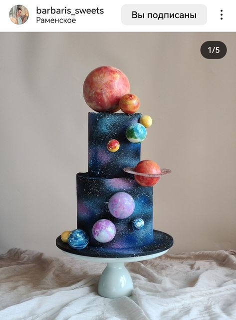 Space Theme Cakes, Universe Cake Ideas, Outer Space Birthday Cake, Galaxy Themed Cake, Space Birthday Cake, Fccla Ideas, Solar System Cake, Planet Cake, Outer Space Birthday