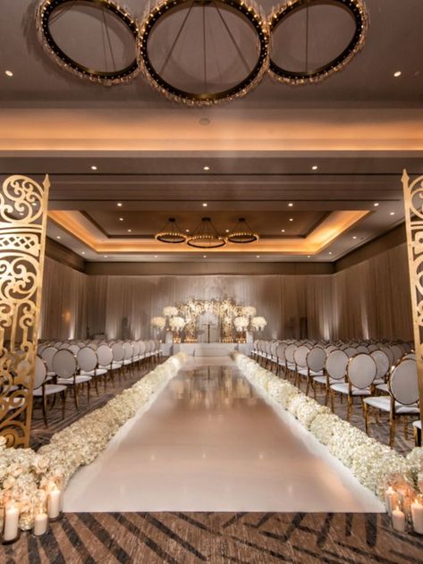 Mirror Aisle Wedding Church, Wedding Hall Walkway Decoration, Gold Mirror Aisle Runner Wedding, Gold Wedding Aisle, Wedding Ideas Inside, Wedding Aisle Decorations Indoor, Inside Wedding Ceremony, Indoor Wedding Ceremony Decor, Elegant Wedding Ceremony Decor