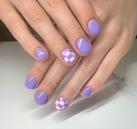 Gel Checkered Nails, Gel Nails Ideas Short Purple, Gel Nail Designs Checkered, Easy Purple Nail Designs, Purple Bow Nails, Gel Nail Designs Purple, Purple Short Nails Designs, Purple Checkered Nails, Nail Art Checkered