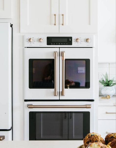 Professional Kitchen Appliances, Ge Cafe Appliances, Cafe Appliances, White Kitchen Appliances, Kitchen Appliance Storage, Professional Appliances, White Oven, White Cafe, Appliances Storage