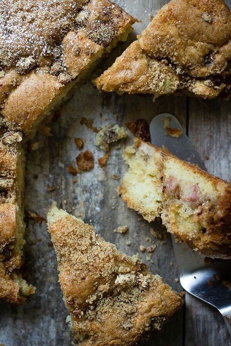 Rhubarb Crumb Cake Rhubarb Cardamom, Fresh Rhubarb, Cardamom Cake, Rhubarb Recipes, Coffee Cakes, Crumb Cake, Eat Dessert First, Cake Cake, Sweet Taste