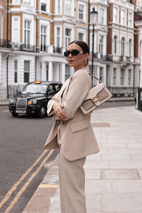 #neutral #outfitoftheday #outfitideas #outfitinspiration #styleinspiration #versacesunglasses #coachbag #coach #londonstreetstyle #london #styleblogger Coach Shoulder Bag Outfit, Coach Bag Outfit, Coach Outfits, Shoulder Bag Outfit, Bag Outfit, London Outfit, London Street Style, Coach Shoulder Bag, Bags Designer Fashion