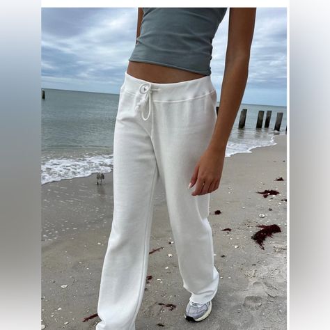 Brand New With Tags. Cotton Sweatpants White One Size Fits Most Sweatpants White, Cotton Sweatpants, Christmas 2024, Christmas Wishlist, Womens Sweatpants, Brandy Melville, Brandy, Pant Jumpsuit, Womens Bottoms