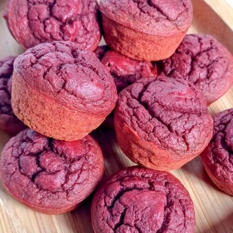 Beet Muffins for Babies - Golden Bear Mama Spinach Banana Muffins, Beet Muffins, Baby Muffins, Led Weaning Recipes, Easy Baby Food Recipes, Toddler Food Ideas, Banana And Egg, Toddler Foods, Baby Meals