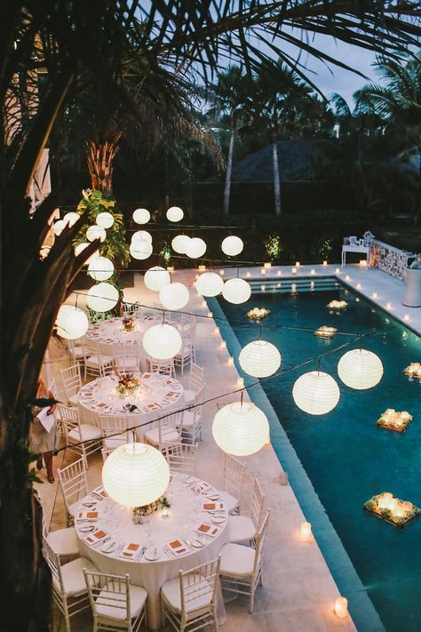 Poolside Wedding Reception, Backyard Wedding Pool, Pool Wedding Decorations, Wedding Pool Party, Paper Lanterns Wedding, Lantern Decor Wedding, Pool Wedding, Garden Wedding Reception, Wedding Lanterns