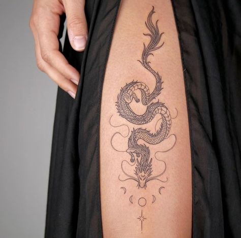 Dragon Tattoo For Women Hand, Hand Tattoos Sleeve, Women Hand Tattoos, Tattoo Bein Frau, Dragon Thigh Tattoo, Tattoos Sleeve, Dragon Tattoo For Women, Dragon Tattoo Designs, Thigh Tattoos Women