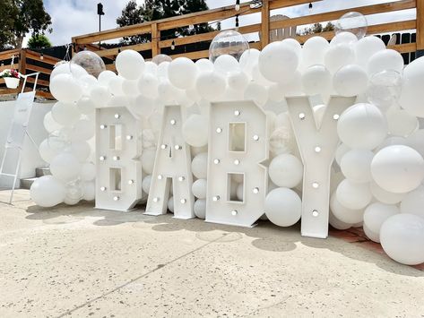 Gender Reveal || He or She || Baby Peralta ☁️🫧 • Welcome to the Gender Reveal of Baby Peralta 05.26.24 ☁️ Felicidades a los papás 🤍 Muchas Gracias @yesiigzmn 🫶🏻 #revealgender #genderreveal #genderrevealparty #decorationgenderrevealparty #revelaciondesexo #revealgenderparty #revealgenderparty💗💙 #babygirl #babyboy #heorshe #heorshereveal #partyreveal Gender Reveal Ideas White, Gender Reveal All White, Gender Reveal Ideas All White, All White Gender Reveal Party Decor, All White Gender Reveal, Classy Gender Reveal, Gender Reveal White Theme, All White Gender Reveal Party, Classy Gender Reveal Party