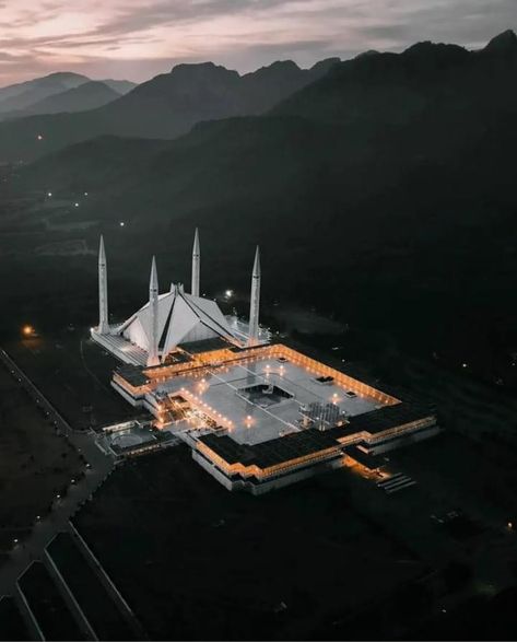 #islam #islamicposts #photography #muslim #photography #photooftheday #photo #islamicaesthetic #mosque #beauty #photooftheday #photo #picoftheday #pictureoftheday #capture #dpzforever Faisal Masjid, Muslim Photography, Beautiful Mosques, Islamabad Pakistan, Beautiful Wallpapers, Sydney Opera House, Pakistan, Around The Worlds, Building