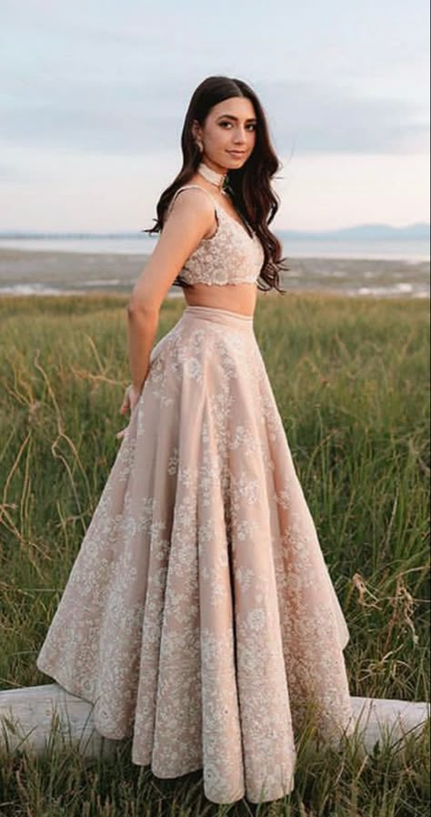 Lehenga Designs Latest Wedding Ideas, Light Weight Lehenga, Unique Lehenga Designs Party Wear, Simple Lehenga Designs Classy, Simple Lehenga Designs, Lehenga Ideas, Simple Lehenga, Latest Bridal Lehenga, Indian Outfits Lehenga