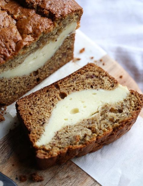 Cheesecake Stuffed Banana Bread...just when you thought banana bread couldn't get any better, it got a considerable upgrade in the form of a cheesecake. #bananabread #cheesecake #cheesecakestuffedbananabread #howtomakebananabread #homemadebananabread #bestbananabread #homemadebread Stuffed Banana Bread, Homemade Banana Bread Recipe, Bread With Cream Cheese, Cheesecake Desserts Recipes, Cookies And Cups, Banana Bread Cookies, Banana Pudding Cheesecake, Homemade Banana Bread, Bread Cookies