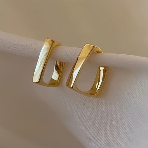 Hip Hop Party, Modern Minimalist Style, Golden Earrings, Ear Jewelry, Minimalist Style, Jewelry Earrings Studs, Earrings For Women, Minimalist Fashion, Modern Minimalist