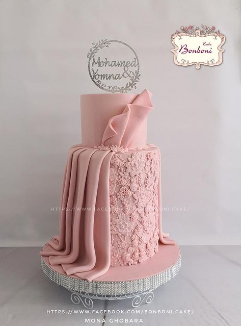 Dress Cake Design, White Wedding Cake Ideas, Dress Cake Birthday, Pink Fondant Cake, Lace Cake, Wedding Cake Pink, Cake Fondant, Elegant Pink Cake, Elegant Cake