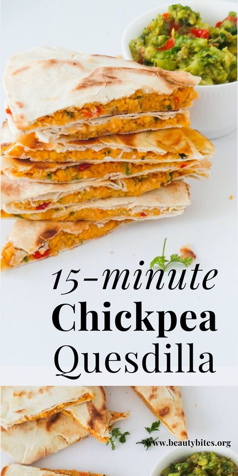 15-minute vegan quesadilla recipe with chickpeas! This healthy chickpea quesadilla is so so good and super easy to make for lunch or dinner! Quick Healthy Vegan Dinner, Quick Vegan Lunch, Quick Vegan Dinner, Recipe With Chickpeas, Vegan Quesadillas, Vegan Quesadilla, Easy Quesadilla, Healthy Vegan Dinner, Quesadilla Recipe