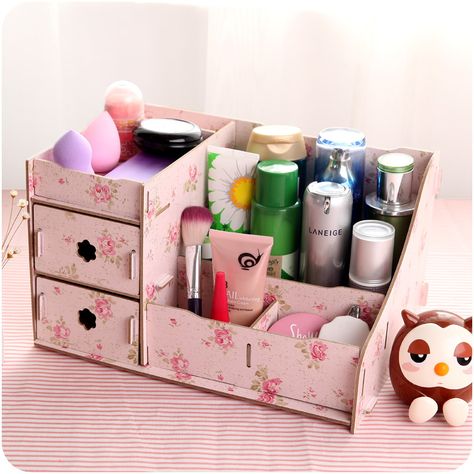 Diy Makeup Storage Box, Red Camelia, Wooden Makeup Organizer, Diy Makeup Organizer, Carton Diy, Diy Makeup Storage, Diy Organizer, Makeup Organization Diy, Diy Storage Boxes