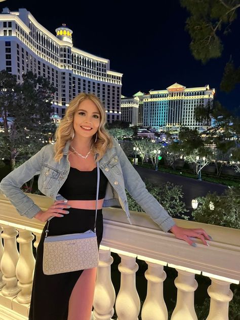 #lasvegas #bellagio #caesarspalace #vegas #vegaspic Outfit For Vegas Winter, Vegas Aesthetic Outfits, Classy Vegas Outfit, Vegas Night Outfit, Las Vegas Outfits Winter, Outfit Viaje, Vegas Fits, Vegas Pictures, Las Vegas Pictures