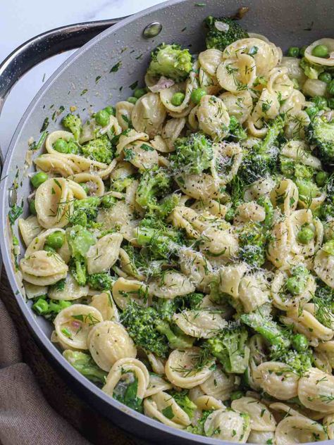 Orecchiette with Broccoli & Peas - Munchmeals by Janet Pasta Primavera Salad, Creamy Tomato Pasta, Green Veggies, Yummy Pasta Recipes, Creamy Pasta, Vegan Condiments, Vegan Foods, How To Cook Pasta, Plant Based Recipes