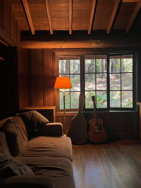 Cozy Cabin Aesthetic Living Room, Cozy Cabin Aesthetic, Aesthetic Camping, Cabin Room, Cabin Aesthetic, Cabin Living Room, Cowboy Like Me, Dream Cabin, Cabin Living