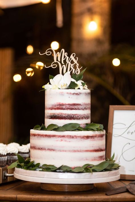 Hawaii Wedding Cake, Red Velvet Wedding Cake, Winter Wedding Decorations, Civil Wedding, Red Velvet Cake, Hawaii Wedding, Red Wedding, Love Is Sweet