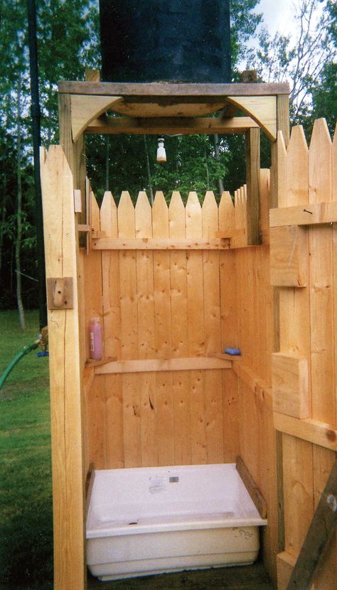 The water for this homemade outdoor shower is heated by the sun, saving you money and energy. You can build it with a bit of lumber, a used 50-gallon drum, and a few plumbing parts from the hardware store.data-pin-do= Solar Shower Diy, Outdoor Solar Shower, Outdoor Shower Ideas, Solar Shower, Living Off The Grid, Outdoor Showers, Mother Earth News, Camping Shower, Diy Shower