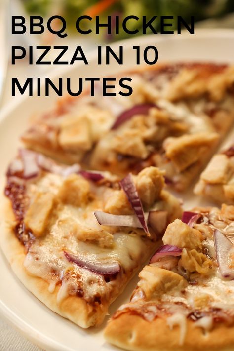 Moist Grilled Chicken, Grilled Chicken Pizza, Homemade Bbq Chicken Pizza, Perfect Pizza Crust, Pita Pizza, Easy Bbq Chicken, Delicious Pizza Recipes, Chicken Pita, Pita Pizzas