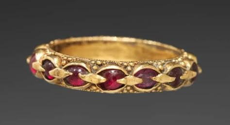 Famous Jewelry Pieces, Ancient Rings Jewelry, Desi Wedding Ring, Lord Nandi, Hindu Cosmology, Ancient Rings, Hindu Jewelry, Byzantine Rings, Ancient Jewels