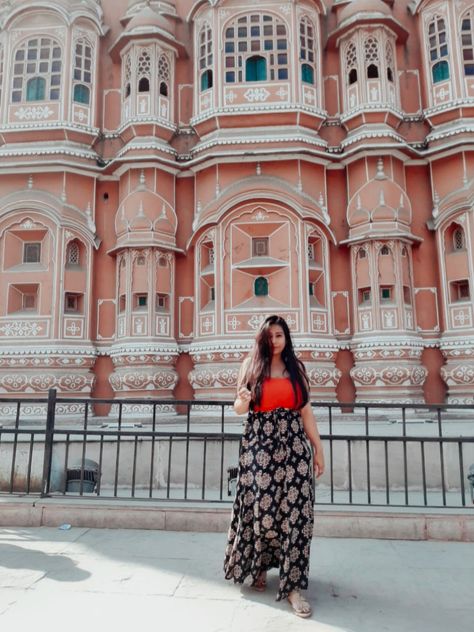 Pair a Jaipuri long skirt with a tank top and add some silver jewelry Jaipuri Outfits, Rajasthan Trip, Long Skirt Outfits, Long Frocks, Ethnic Outfits, Skirt Outfits, Jaipur, Long Skirt, Silver Jewelry