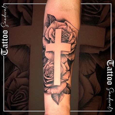 Cool Cross Tattoos, Jesus On Cross, Tattoo Font For Men, Best Neck Tattoos, Half Sleeve Tattoos Forearm, Skull Rose Tattoos, Shadow Tattoo, Rose Tattoos For Men, Cross Tattoos For Women