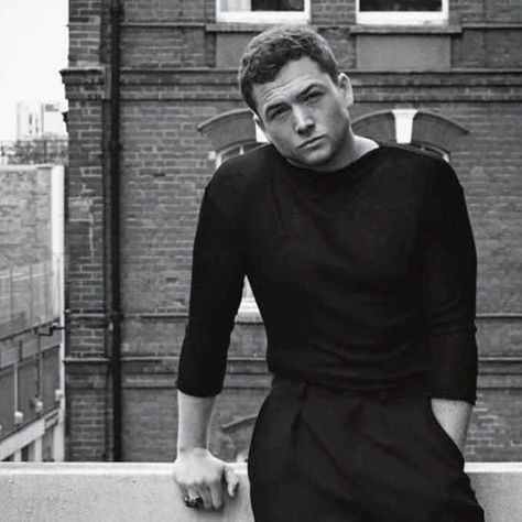 281 best Taron Egerton images on Pinterest | Handsome man, Crushes and Hot guys Taron Edgerton, Taron Egerton Kingsman, Taron Egerton, Almost Famous, Handsome Man, Elton John, Celeb Crushes, Man Crush, Celebrity Crush