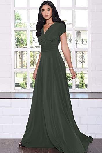 The olive green dress comes with an elastic mid-waist and a generous empire waist, giving the dress a lovely flowing skirt. It is very popular with weddings as a bridesmaid dress, mother of the bride or mother of the groom dress and some customers have used the white or ivory color as an understated wedding dress. These versatile maxi dresses are available in many sizes; it really does make a wonderful plus size maxi dress. Plus Size Gowns With Sleeves, Full Figure Dress, Cocktail Dress Short, Dress Outfits Party, Flowy Gown, Green Wedding Dresses, Casual Work Dresses, Plus Size Gowns, Maxi Dress Outfit