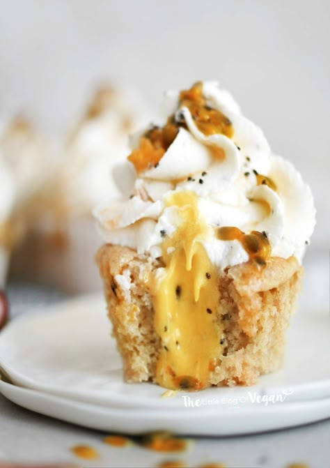 Passionfruit cupcakes recipe | Ft Sproud | The Little Blog Of Vegan Vanilla Recipes Desserts, 5 Star Desserts, Passionfruit Cupcakes, Passionfruit Curd, Whipped Buttercream, Passionfruit Recipes, Wallpaper Food, Dessert Aux Fruits, Cupcakes Recipe