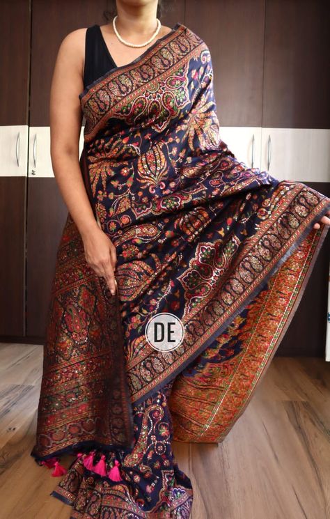 Kashmir Silk Saree, Convocation Dress, Kashmiri Saree, Kashmiri Work, Queen Mom, Blouses Designs, New Saree Blouse Designs, Dresses Traditional, Cotton Saree Designs