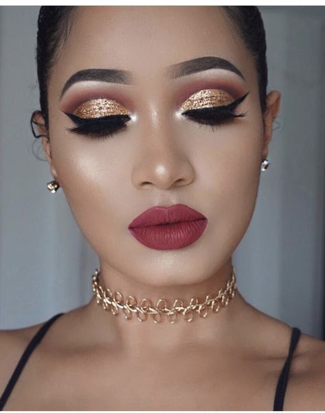 Makeup Rules, Maquillage Yeux Cut Crease, Enhance Beauty, Cher Bono, Gold Eye Makeup, Gold Eyeshadow, Nyx Makeup, Glam Makeup Look, Black Makeup