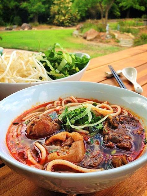 The Spices Of Life . . .: Bún Bò Huế (Hue Style Beef Noodle Soup) International Soups, Bun Bo Hue, Soup Beef, Vietnamese Dishes, Vietnamese Soup, Viet Food, Beef Noodle Soup, Asian Noodles, Asian Soup