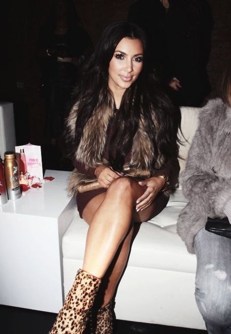 Kim Kim Kardashian 2009, Kardashian Makeup, Rock Star Outfit, Kyle Jenner, Cold Fashion, Kim Kardashian Outfits, Kim K Style, Kardashian Outfit, Fashion Idol