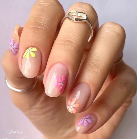 Pastel Nails Easter, Lotus Nail Art, Egg Nails, Painted Daisies, Manicure Tutorials, Neon Pastel, Nail Trend, Simple Gel Nails, Shellac Nails