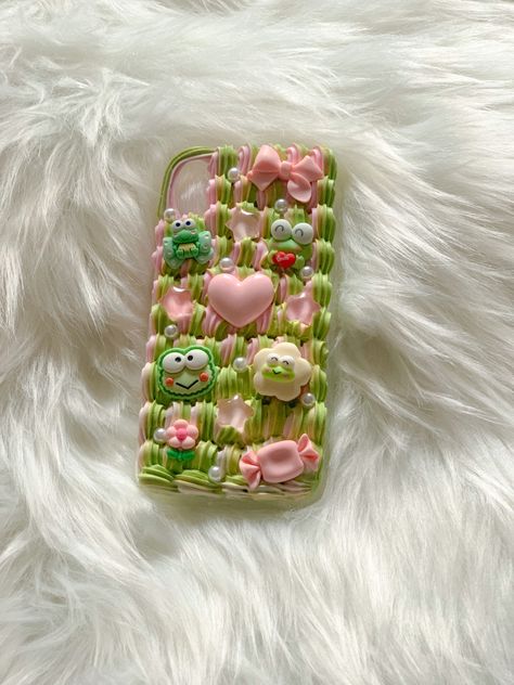 Handmade Phone Case Ideas, Matcha Phone Case, Green Decoden Phone Case, Keroppi Phone Case, Custom Phone Cases Diy, Brown Decoden Phone Case, Pink And Green Phone Case, Decoden Phone Case Pink, Sanrio Decoden Case