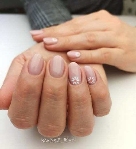 30 Cute Spring Wedding Nails: The Perfect Touch for Your Day Makeup Nails Designs, Subtle Nails, Minimal Nails, Flower Nail Designs, Nail Tattoo, Minimalist Nails, Salon Design, Pretty Acrylic Nails, Floral Nails