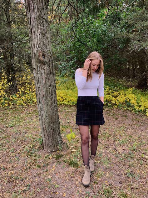 Outfits With Blundstones, Cute Teacher Outfits, Cute Skirt Outfits, Crisp Autumn, Practice Outfits, Teacher Outfit, Autumn Days, Fall Photoshoot, Teacher Outfits