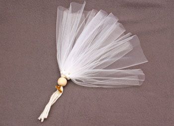 funEZcrafts - Easy Angel Crafts - Tulle Angel Tulle Angels Diy, Fabric Angel Ornaments Diy, Angel Ornaments To Make, Ribbon Angels, Tulle Projects, Christmas Angels Diy, Angel Ornaments Diy, Diy Christmas Angel Ornaments, Christmas Angel Doll