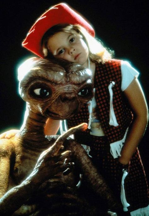 E.t Movie, Dee Wallace, Et The Extra Terrestrial, Famous Movie Quotes, Horror Posters, Extra Terrestrial, Science Fiction Film, Movie Lines, Close Encounters