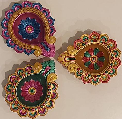 Diya Making Competition, Diya Colouring, Diy Diyas, Diya Making, Bottle Work, Minimalist Accessories Jewellery, Aesthetic Crafts, Diwali Diyas, Diya Designs