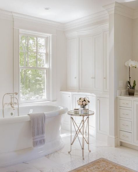 Elegant Bathtub with Glass Top Round Directoire Accent Table Bathroom Side Table, Small White Bathrooms, Victorian Style Bathroom, Elegant Bathrooms, Minimal Bathroom, Ford Field, Studio Bed, Bathroom Remodel Cost, White Bathrooms