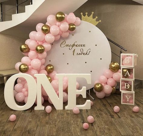 Barbie Theme First Birthday, Princess 1st Birthday Party Decoration, First Birthday Balloon Decorations, Crown Birthday Theme, First Birthday Princess Theme, Backdrop For Photoshoot, First Birthday Backdrop, Combined Birthday Parties, Minnie Mouse Birthday Theme