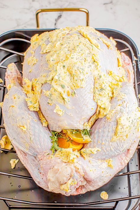 Easy Oven Roasted Citrus Turkey - 🍋🍊🦃 This EASY turkey recipe makes the JUICIEST and most FLAVORFUL roast turkey that everyone loves! The cavity is stuffed with aromatics including a lemon, an orange, fresh herbs, and the skin is coated in a citrus herb butter so it's moist AND bursting with FLAVOR! This is a SIMPLE recipe that uses basic ingredients to create a PERFECT Thanksgiving or holiday turkey that your family and friends will rave about for years to come!'s moist AND bursting with FLA Citrus Turkey, Easy Turkey Recipes, Herb Turkey, Averie Cooks, Easy Thanksgiving Recipes, Holiday Turkey, Easy Turkey, Ideas Lunch, Lunch Appetizers