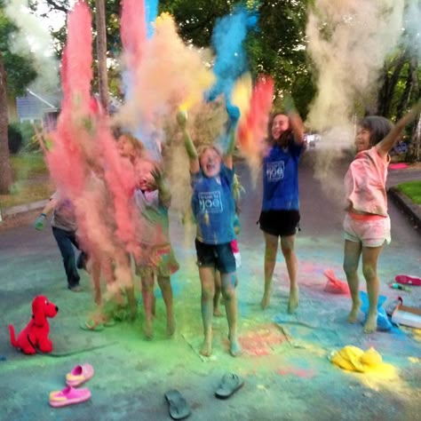 Arrange A Color Powder Party - Scavenger Hunts and Other Fun Ideas Coloring Party, Color Wars Birthday Party, Paint Wars Party Ideas, Color Powder Games, Color Wars Party, Color Powder Party, Color Birthday Party Ideas, Outdoor Paint Party, Messy Birthday Party Ideas