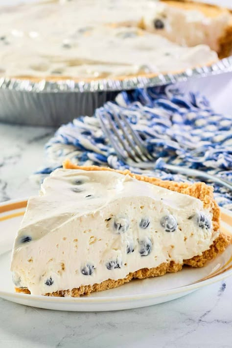 Whip Cream Pie Recipe, No Bake Blueberry Pie With Graham Cracker Crust, No Bake Blueberry Lemon Pie, Blueberry Cream Cheese Pie No Bake, Blueberry Cool Whip Dessert, Cream Cheese Blueberry Pie, Cool Whip Pudding Pie, Blueberry Cream Pie Recipe, Cool Whip Desserts Easy No Bake