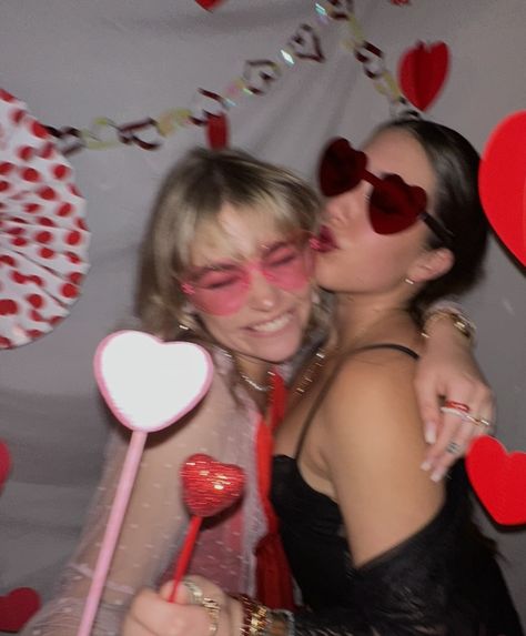 #aesthetic #valentines #picture Galantines Aesthetics, Y2k Valentines Photoshoot, Valentine S Day Photoshoot, Valentines Group Photoshoot, Galentines Party Pictures, Bff Valentines Photoshoot, 70s Valentines Day Aesthetic, Galentines Day Girls Aesthetic, Galentines Aesthetic Photos