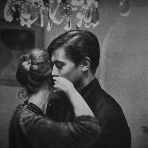 50s Couple, Old Fashioned Love, Victorian Couple, Secret Lovers, Vintage Couples, Romy Schneider, Vintage Romance, Alain Delon, Old Love