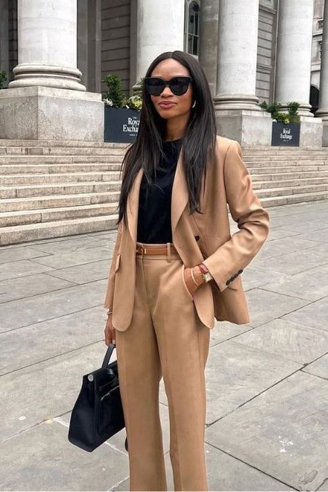 Camel Suit Women, Camel Blazer Outfits Women, Fall Work Outfits, Fall Office Outfits, Black Blazer Dress, Oversized Black Sweater, Yellow Mini Skirt, Dress Code Casual, Casual Work Dresses