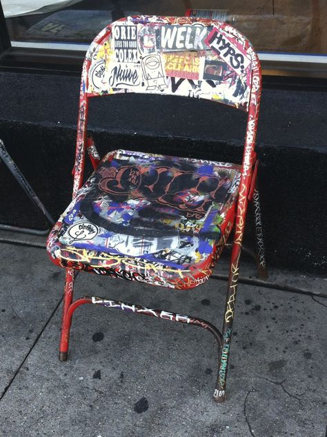 chair graffiti art Graffiti Chair, Punk Furniture, Graffiti Interior, Graffiti Decor, Graffiti Bedroom, Graffiti Furniture, Graffiti Room, Chair Art, Cool Room Decor